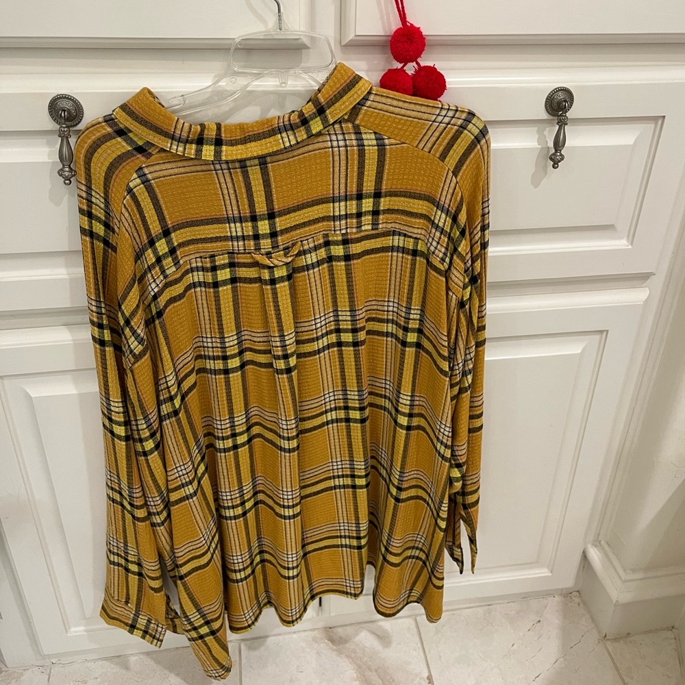 NWT urban outfitters shirt. So nice for those cold days